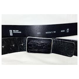 Levi's-Levi's® Red Tab™ Original Reveted Black Cowhide Leather Belt, Black Metal Buckle-Black
