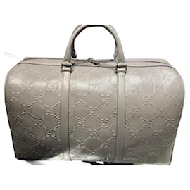 Gucci-Model 2022 love parade.-Grey