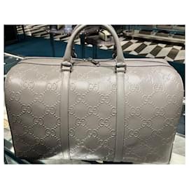 Gucci-Modelo 2022 parada do amor.-Cinza