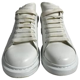 Alexander Mcqueen- Alexander Mcqueen Oversize Crocodile-Embossed Sneakers in White Leather-White,Cream