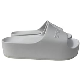 Balenciaga-Balenciaga Chunky Platform Slides in White Rubber -White