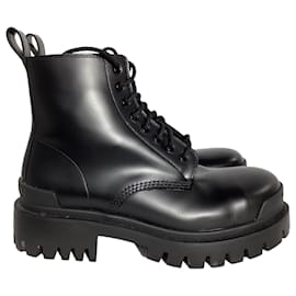 Balenciaga- Balenciaga Strike Lace-Up Combat Boots in Black Leather-Black