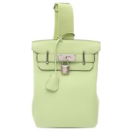 Hermès Grünes Togo Kelly Hac A Dos PM Grün Hellgrün