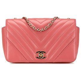 Chanel Mini Chevron em Couro de Bezerro Rosa Bolsa com Aba Rosa
