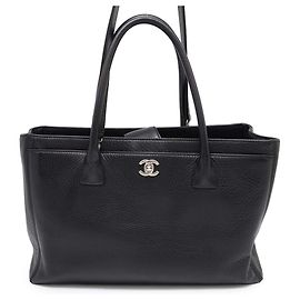 Bolsa tote preta Chanel linha executiva Coco Mark Preto