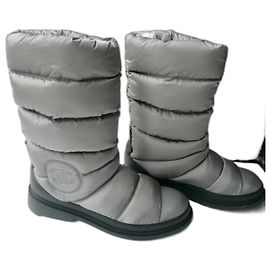 CHANEL Gray snow boots Almost new condition Size 40.5 IT Grey