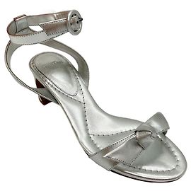 Alexandre Birman Silver Metallic Clarita Flare 75 Leather Knot Sandals Silvery