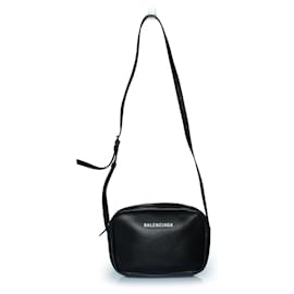 Balenciaga-Balenciaga, Medium everyday camera bag in black-Black