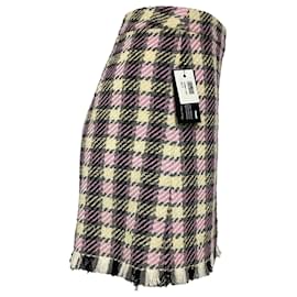 Oscar de la Renta-Oscar de la Renta Frayed Gingham Tweed Shorts in Pink Wool-Pink