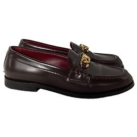 Valentino Garavani Mocassins Valentino VLogo Chain en cuir marron Marron Rouge