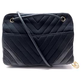 Chanel-VINTAGE CHANEL CAMERA CHEVRON LEATHER AND JERSEY HAND BAG-Black