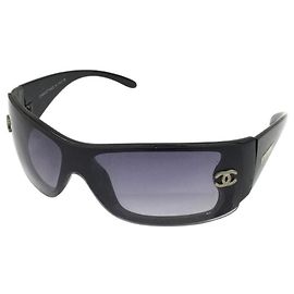 Óculos de sol Chanel logo CC prateado com tonalidade preta e roxa 8047 Preto Prata Roxo