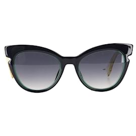 Fendi-Fendi Tinted Cat Eye Sunglasses in Black Acetate-Black