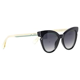 Fendi-Fendi Tinted Cat Eye Sunglasses in Black Acetate-Black