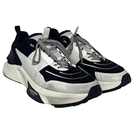 Valentino Garavani-Valentino True Act Sneakers in Black Leather-Black