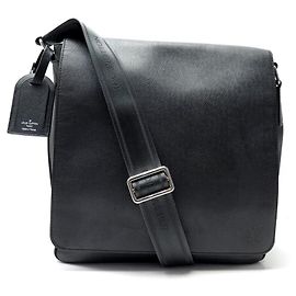 BORSA MESSENGER LOUIS VUITTON MILO PM M32632 IN PELLE TAIGA Nero