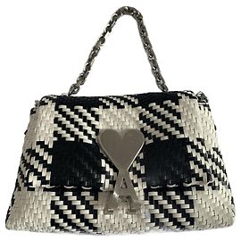 Bolsa Ami de couro trançado em xadrez preto e branco Preto Prata Branco