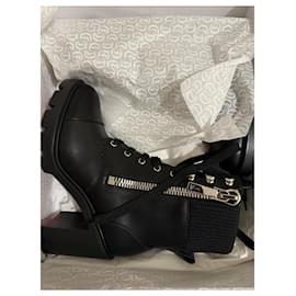 Christian Louboutin-In winter Lug 70-Black