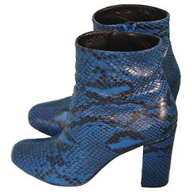 Botines Saint Laurent de piel de pitón azul Azul