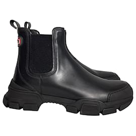 Gucci-Botas Chelsea de couro preto com sola lug e logo Leon da Gucci-Preto