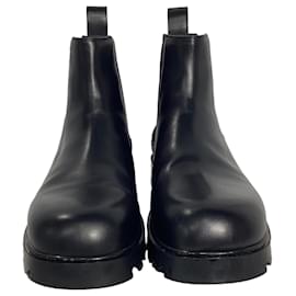 Bottega Veneta-Bottega Veneta Strut Chelsea Boot in Black Leather -Black