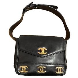 Borsa a cintura Chanel nera in pelle d'agnello con dettagli dorati Nero Gold hardware