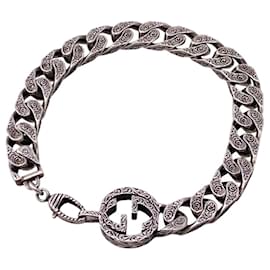 Gucci-Pulseira charm Arabesque Interlocking G da GUCCI-Outro