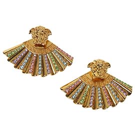 Brincos de latão dourado com tachas em forma de Medusa da Versace Multicor