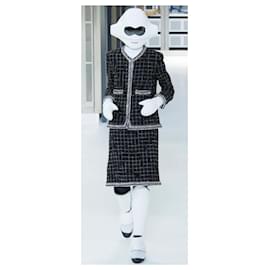Chanel-NEW W TAGS CHANEL 17S FANTASY TWEED 'ROBOT' SKIRT FR 46-Black,Silvery,Golden