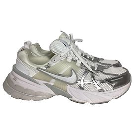 Baskets Nike V2K Run en maille synthétique blanche Blanc