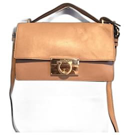 Bolsa de mão Salvatore Ferragamo em couro camel Camelo