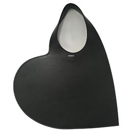 Coperni Mini Bolsa Coração  Bolsa mini em forma de coração em couro preto brilhante. Preto