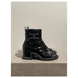 Louis Vuitton-LOUIS VUITTON Ankle boots T.EU 41 Patent leather-Black