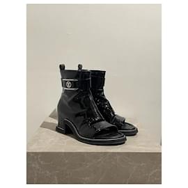 Louis Vuitton-LOUIS VUITTON Ankle boots T.EU 41 Patent leather-Black