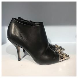 Louis Vuitton-LOUIS VUITTON Ankle boots T.EU 35 Leather-Black