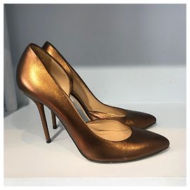 Saltos GUCCI T.EU 38.5 Couro Dourado
