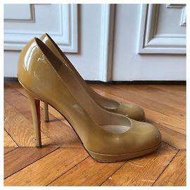 CHRISTIAN LOUBOUTIN Heels T.EU 39.5 Patent leather Beige