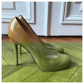 Christian Louboutin-CHRISTIAN LOUBOUTIN Heels T.EU 39.5 Patent leather-Beige
