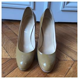 Christian Louboutin-CHRISTIAN LOUBOUTIN Heels T.EU 39.5 Patent leather-Beige