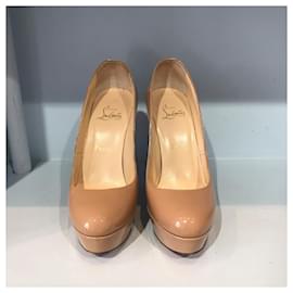 Christian Louboutin-CHRISTIAN LOUBOUTIN Heels T.EU 37 Patent leather-Beige