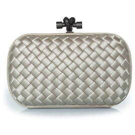 Bottega Veneta, Mini Satin-Knot-Clutch in Beige Andere