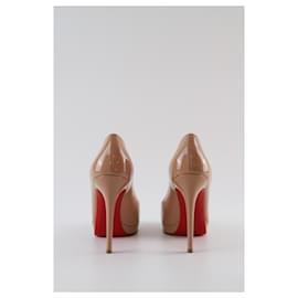 Christian Louboutin-Talons en cuir verni-Beige