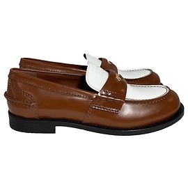 Miu Miu Mocassini in pelle di vitello marrone e bianco Marrone Rosso