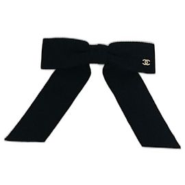 Chanel bow pin cc logo Black