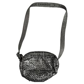 Sac à main en polyester noir Graffiti de Chanel Noir