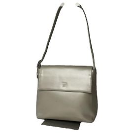 Bolso de cuero plateado Givenchy 4G Plata