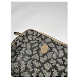 Yves Saint Laurent-YVES SAINT LAURENT Clutch bags T.  Leather-Black