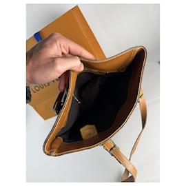 Louis Vuitton-LOUIS VUITTON Handbags T.  Leather-Brown