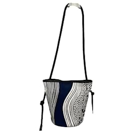 Pleats Please blauer Polyester-Handtasche Blau
