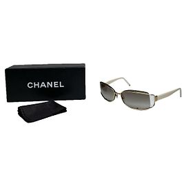 Óculos de sol de metal dourado Chanel Dourado